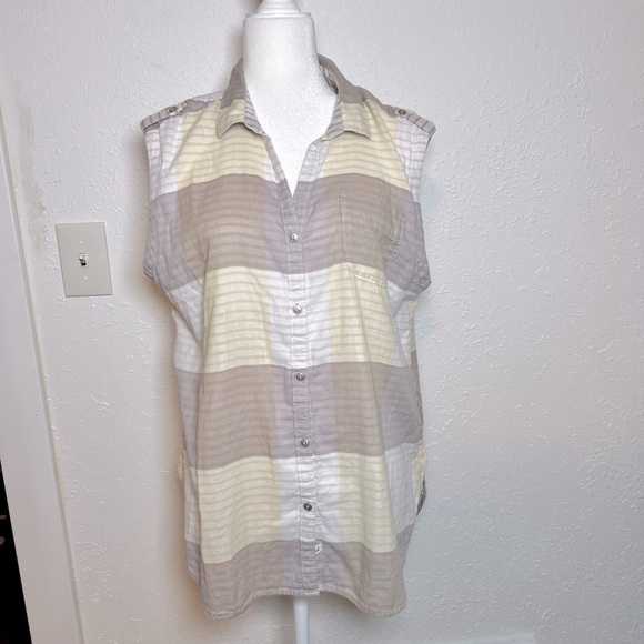 CLEAR-OUT Woolrich 100% Cotton Button Down Tank - Picture 1 of 5